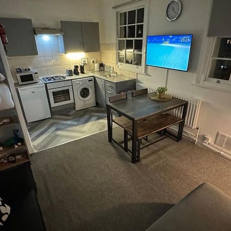 Апартаменты Flat In The Heart Of Camden Town Лондон Экстерьер фото